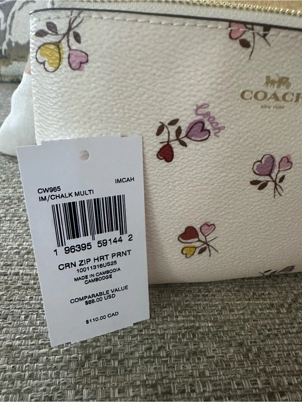 COACH Corner Zip Heart Print Chalk Leather Wristlet with  Floral Accents NWT